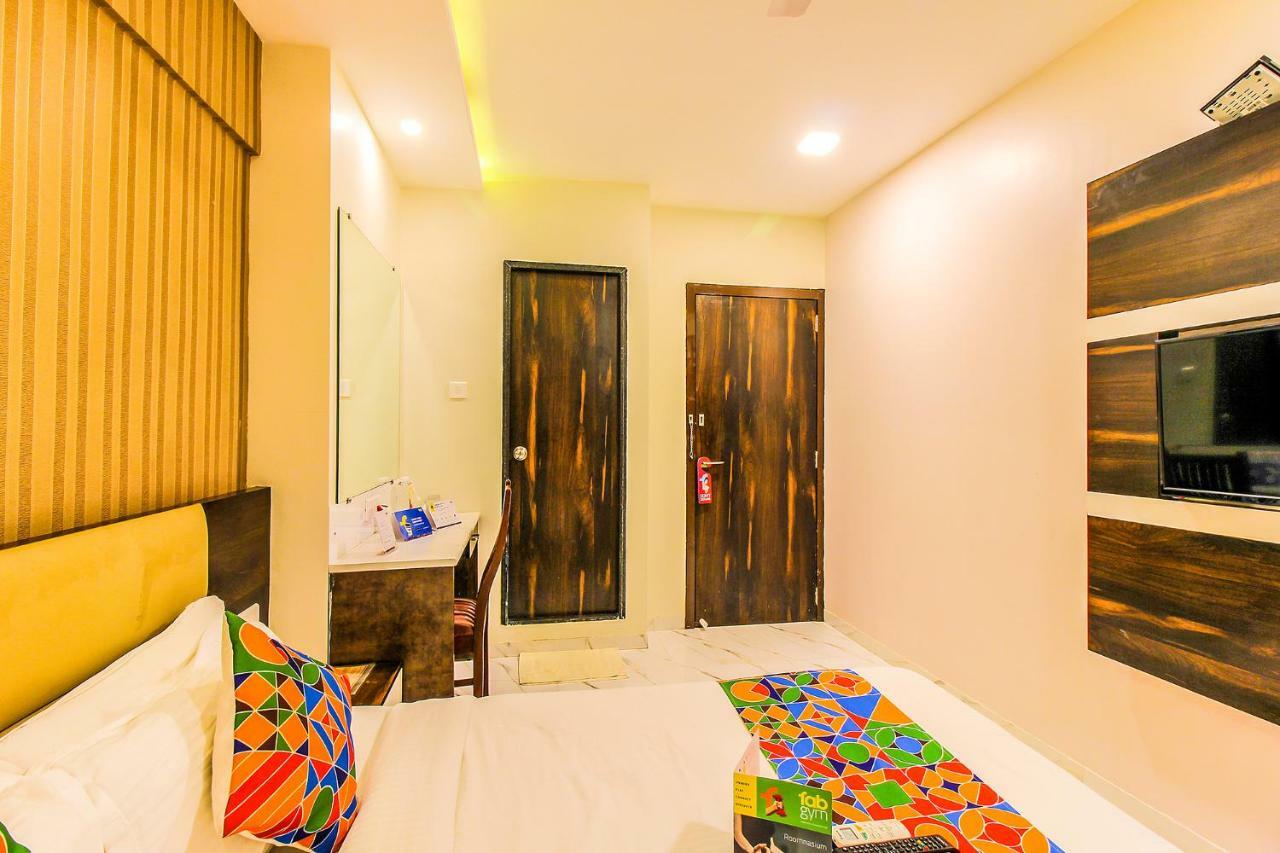 Fabhotel Plus Embassy Park Bombay Esterno foto