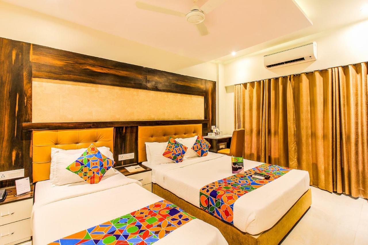 Fabhotel Plus Embassy Park Bombay Esterno foto
