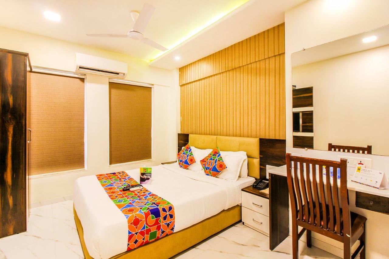 Fabhotel Plus Embassy Park Bombay Esterno foto
